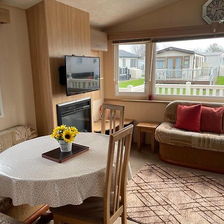 Cosy 3 Bedroom Caravan, 南塞尔尼 外观 照片