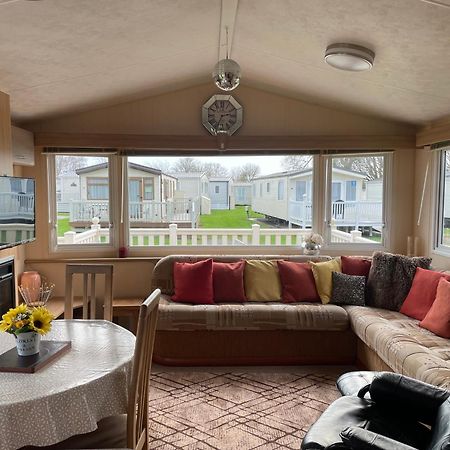 Cosy 3 Bedroom Caravan, 南塞尔尼 外观 照片