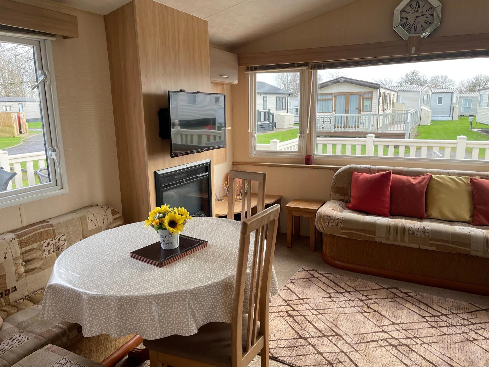 Cosy 3 Bedroom Caravan, 南塞尔尼 外观 照片