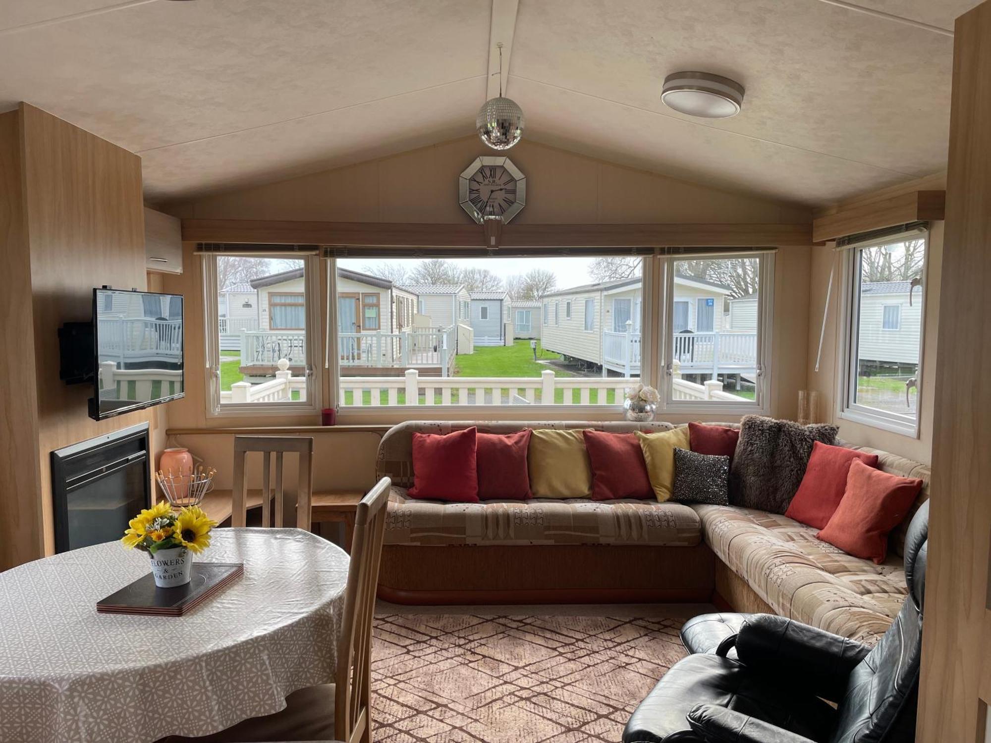 Cosy 3 Bedroom Caravan, 南塞尔尼 外观 照片