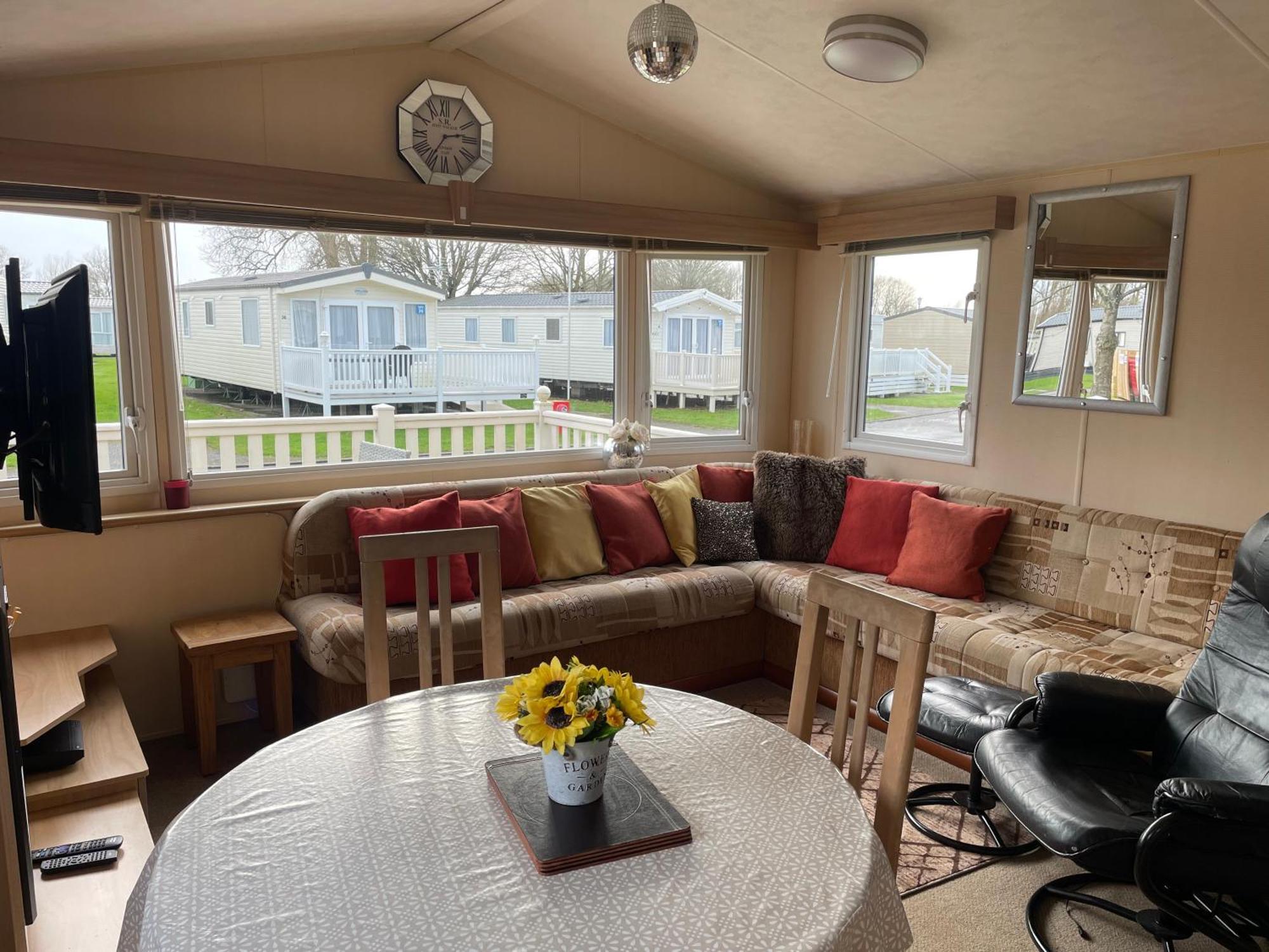 Cosy 3 Bedroom Caravan, 南塞尔尼 外观 照片